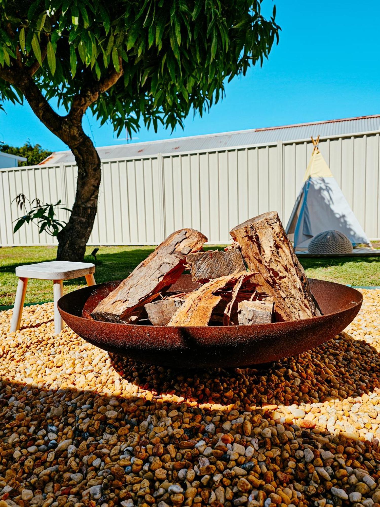 2-min Walk To Modern Firepit Yard Kids Welcome Ettalong Beach