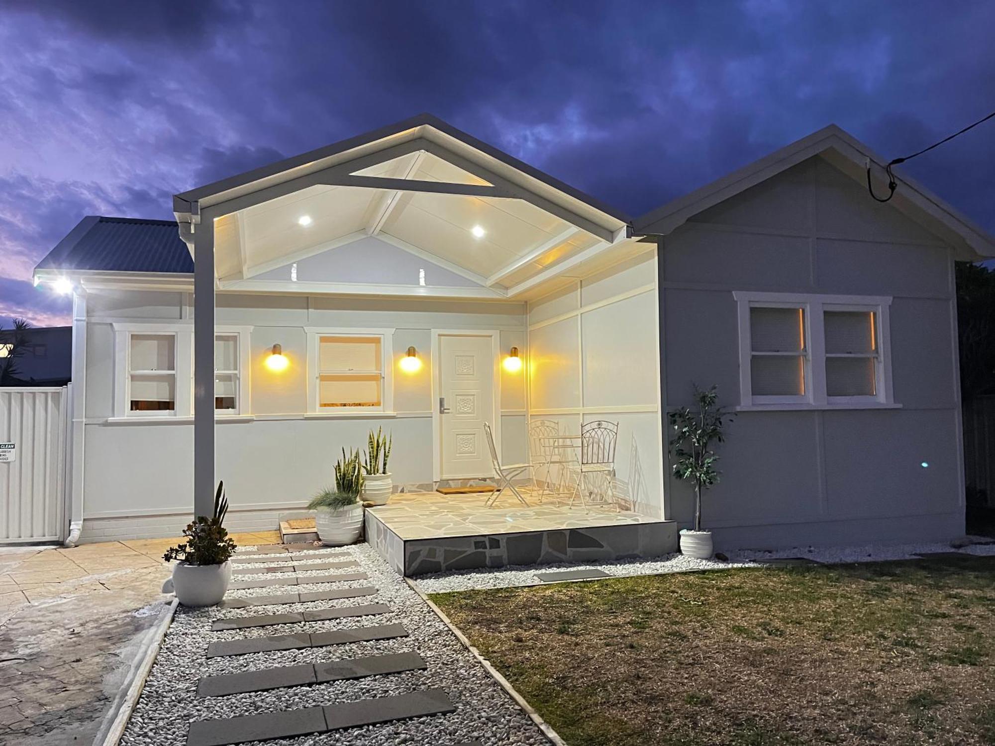Holiday home 2-min Walk To Modern Firepit Yard Kids Welcome Ettalong Beach